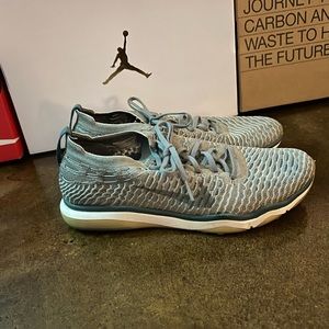 Women’s 9 Nike Air Zoom Fearless Flyknit shoes